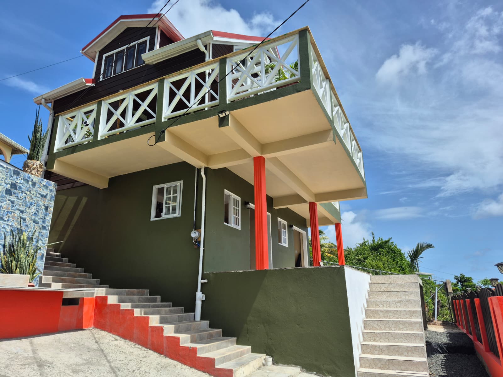 Exterior of Southern Sunset Villa viewed from the front stairs